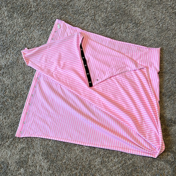 lululemon athletica Accessories - NWOT Lululemon Vinyasa vintage pink white scarf